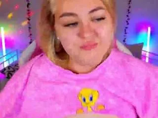 Freechat hornycakee on CamSoda