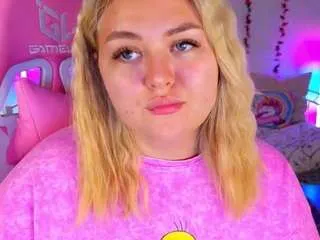 Freechat hornycakee on CamSoda