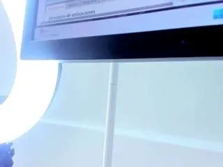 Freechat ikia-lopezz on CamSoda