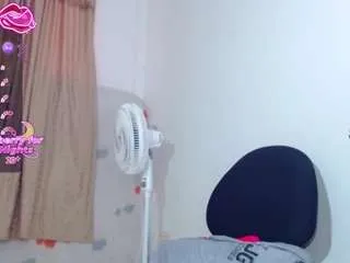 Freechat isahotlatin on CamSoda