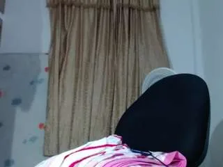 Freechat isahotlatin on CamSoda