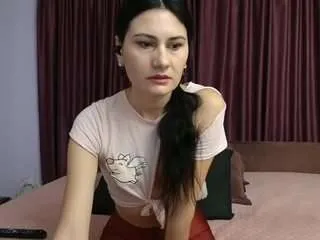 Freechat issyfreya on CamSoda