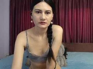 Freechat issyfreya on CamSoda