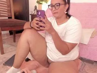 Freechat ivannabreast1 on CamSoda