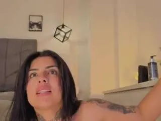 Offline ivynaugthyqueen on CamSoda