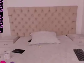 Freechat janneblossom on CamSoda