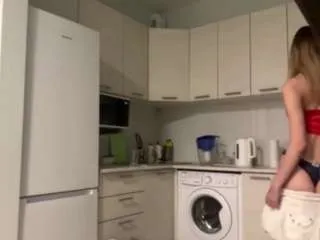 Freechat jenniekrone on CamSoda