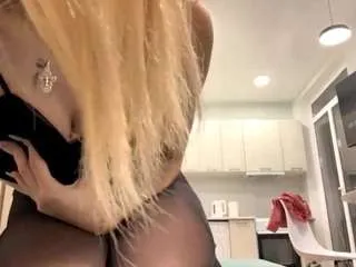 Freechat jenniekrone on CamSoda