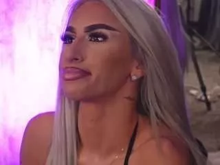 Freechat karlabart on CamSoda