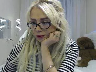 Freechat katrinacharm on CamSoda