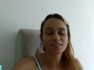 Offline kelayabrunette on CamSoda