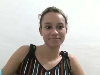 Offline kelayabrunette on CamSoda
