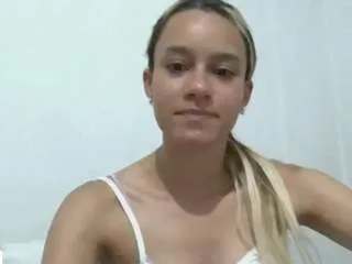 Offline kelayabrunette on CamSoda