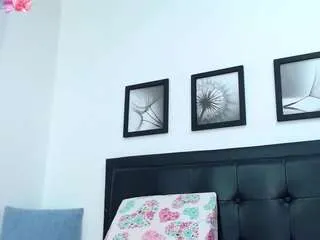 Freechat kellyjoness on CamSoda