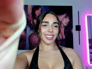 Freechat kimthedoll on CamSoda