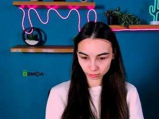 Freechat kira-light1 on CamSoda