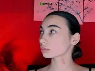 Freechat kira-light1 on CamSoda