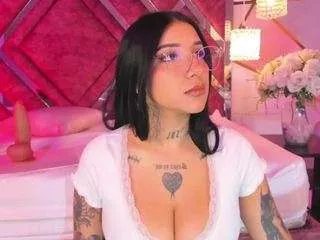 Offline leiawong on CamSoda