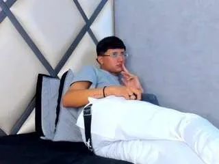 Freechat leo-hot23 on CamSoda