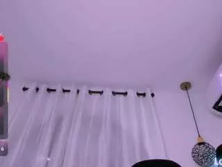 Offline lia-petite01 on CamSoda