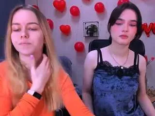 Freechat liana-kisses on CamSoda