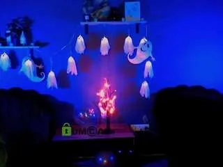 Freechat liana-kisses on CamSoda