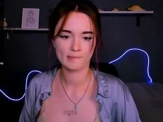 Freechat liana-kisses on CamSoda