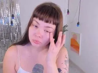 Freechat lilacmuse on CamSoda