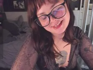 Freechat lilacmuse on CamSoda