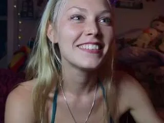 Freechat lilfknsquirt on CamSoda