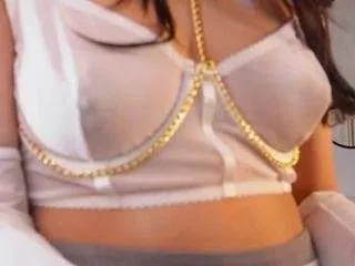 Freechat lilianfaux on CamSoda