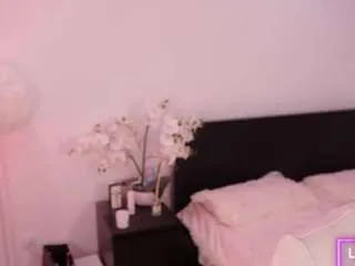 Offline lilycollins18 on CamSoda