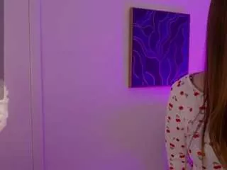 Offline lilycollins18 on CamSoda