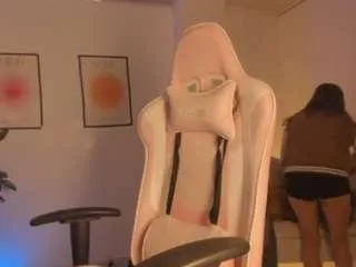 Offline littlesofia on CamSoda