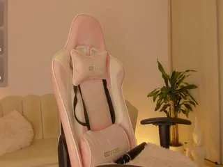 Offline littlesofia on CamSoda