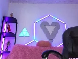 Offline littlevixen18 on CamSoda