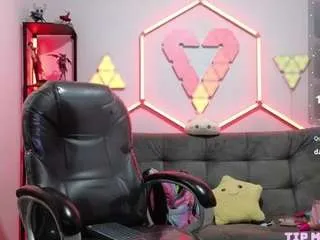 Offline littlevixen18 on CamSoda