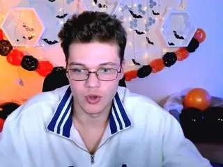 Freechat lucas-long on CamSoda