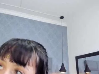 Freechat lunabellaa3 on CamSoda