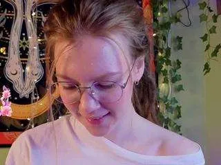 Offline lyra-thenymph on CamSoda