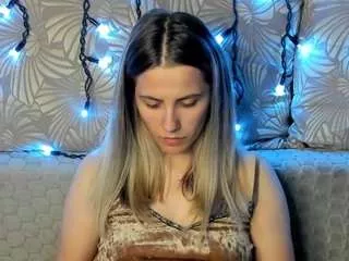 Freechat maggiecake on CamSoda