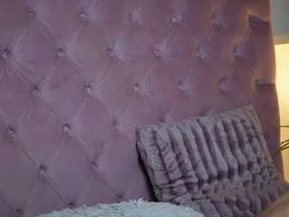 Freechat maiamini on CamSoda