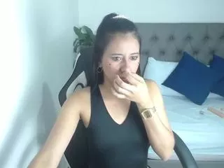 Offline majo-rose on CamSoda