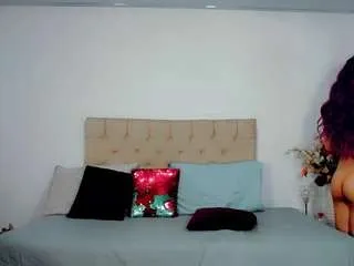 Freechat maria-camilaa on CamSoda