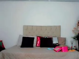 Freechat maria-camilaa on CamSoda