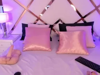 Offline marianaasantos on CamSoda