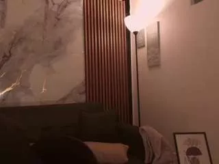 Freechat mariejanee on CamSoda