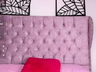 Offline meganloovee on CamSoda