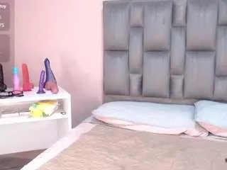 Offline meganloovee on CamSoda