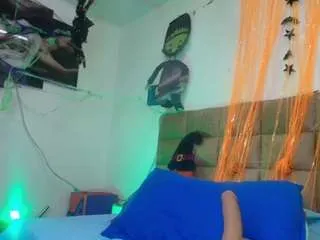 Freechat mia-xs on CamSoda